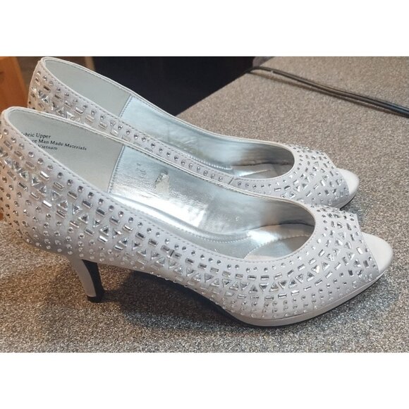 Kelly & Katie Rhinestone Silver Heels 2 Inch Size 8 - Picture 2 of 7